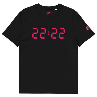 Zwart T-Shirt met de tekst '22:22', ontwerp door Matzwart en verkrijgbaar bij cadeauwinkel 'A Given Horse'. Voorkant.