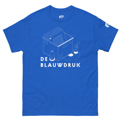 Blauw T-Shirt met het 'De Blauwdruk' logo, ontwerp door Matzwart en verkrijgbaar bij cadeauwinkel 'A Given Horse'. Voorkant.