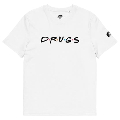 Wit T-Shirt met de tekst 'Drugs', ontwerp door De Zwarte Markt en verkrijgbaar bij cadeauwinkel 'A Given Horse'. Voorkant.
