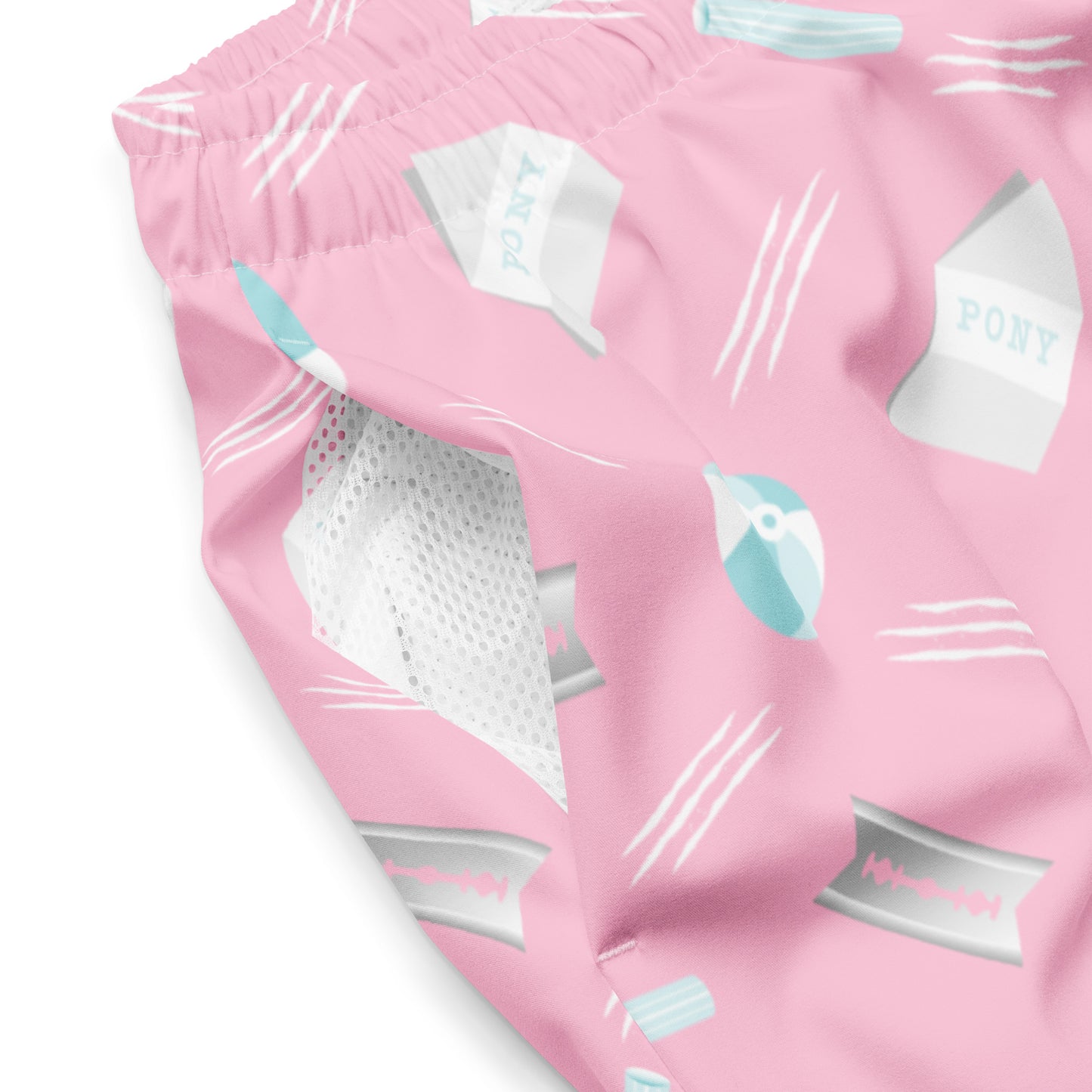 Lichtroze zwembroek met een all-over print van packies, rietjes en strandballen, ontwerp door Matzwart en verkrijgbaar bij 'A Given Horse'. Zijzak.