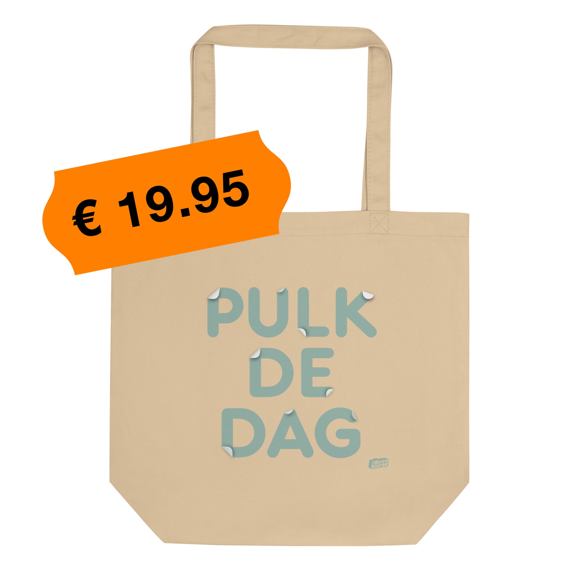 Beige katoenen tas met de tekst ‘Pulk de dag’, ontwerp door Matzwart en verkrijgbaar bij cadeauwinkel 'A Given Horse'. Voorkant, prijs.