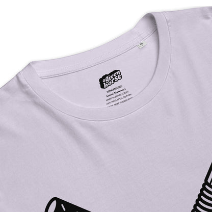 Lila T-Shirt met een afbeelding van een rietje en een sigaret, ontwerp door Matzwart en verkrijgbaar bij cadeauwinkel 'A Given Horse'. Detail.