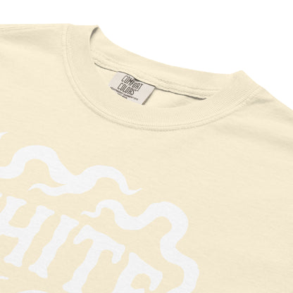 Wit T-Shirt met de tekst 'White Widow', ontwerp door Lay-Z en verkrijgbaar bij cadeauwinkel 'A Given Horse'. Detail.