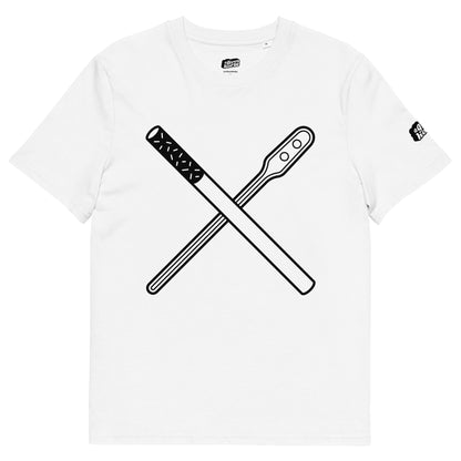 Wit T-Shirt met een afbeelding van een roerstaaf en een sigaret, ontwerp door Matzwart en verkrijgbaar bij cadeauwinkel 'A Given Horse'. Voorkant.