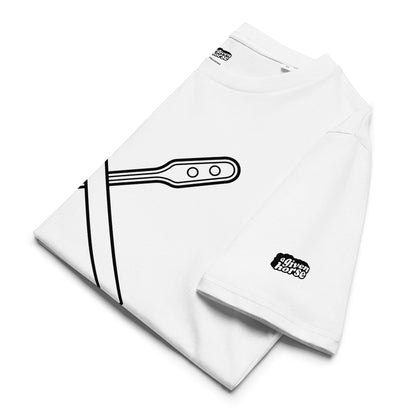 Wit T-Shirt met een afbeelding van een roerstaaf en een sigaret, ontwerp door Matzwart en verkrijgbaar bij cadeauwinkel 'A Given Horse'. Gevouwen.