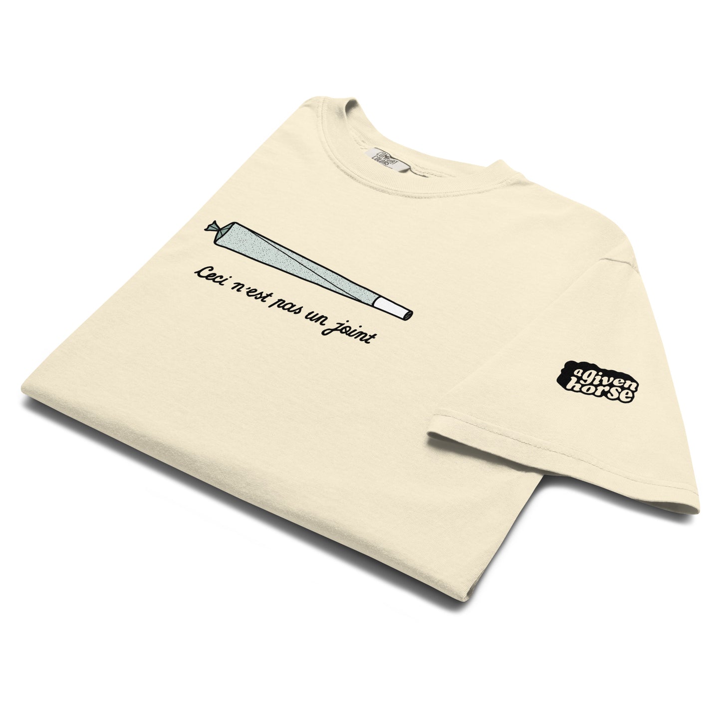 Wit T-Shirt met een afbeelding van een joint, ontwerp door Matzwart en verkrijgbaar bij cadeauwinkel 'A Given Horse'. Gevouwen.